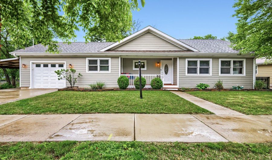 17 Willow St, Algonquin, IL 60102 - 3 Beds, 1 Bath