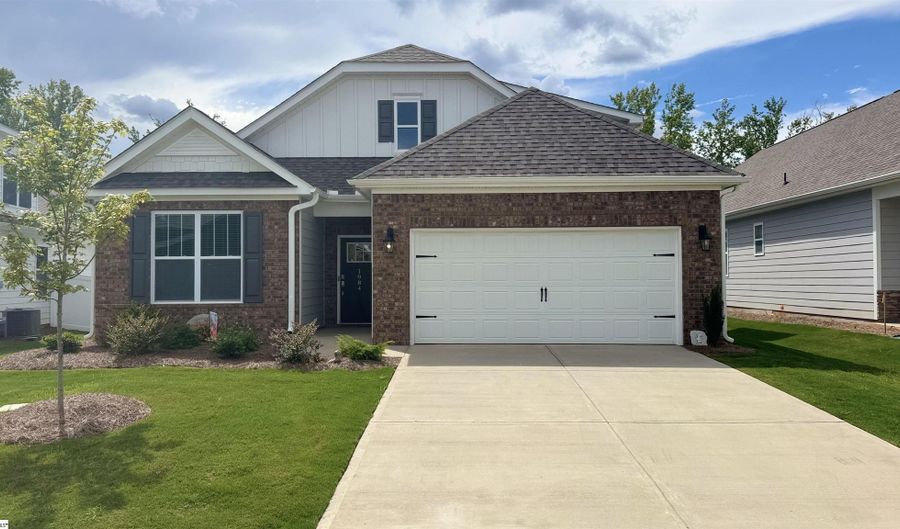 1984 Crumhorn Ave, Boiling Springs, SC 29316 - 4 Beds, 3 Bath