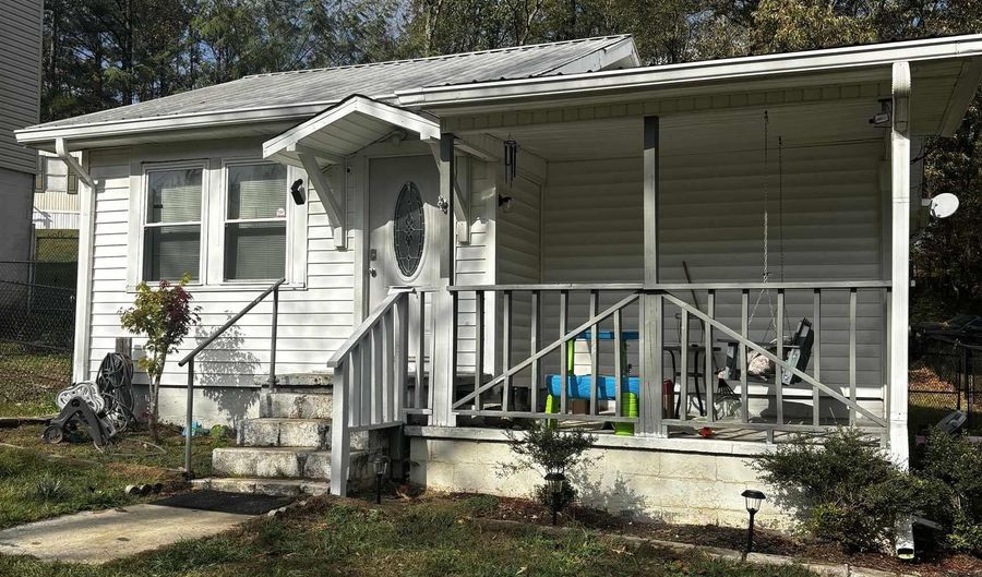 413 W 50th Street Ensley, Anniston, AL 36206 - 2 Beds, 1 Bath