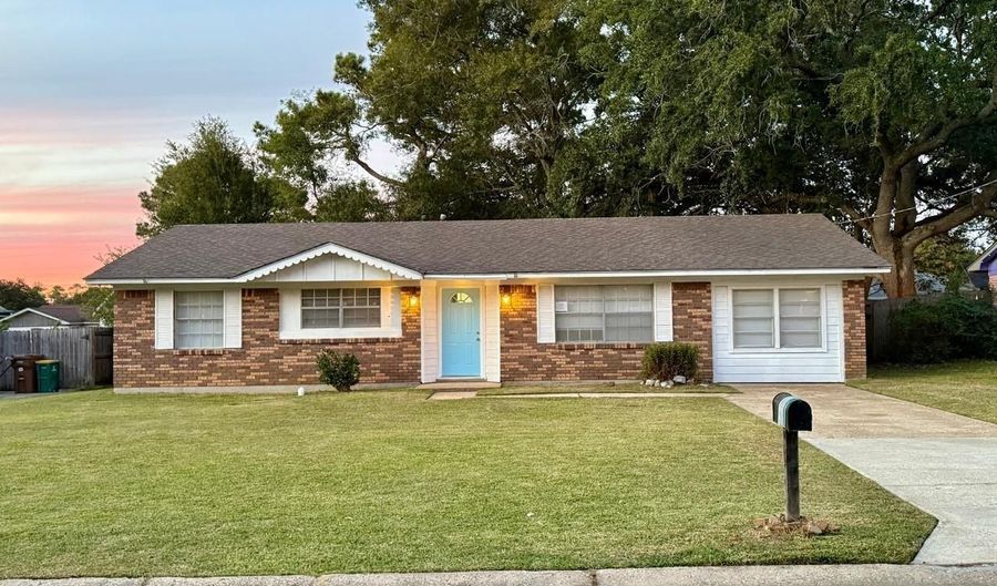 6335 Kimbrough Blvd, Biloxi, MS 39532 - 3 Beds, 2 Bath