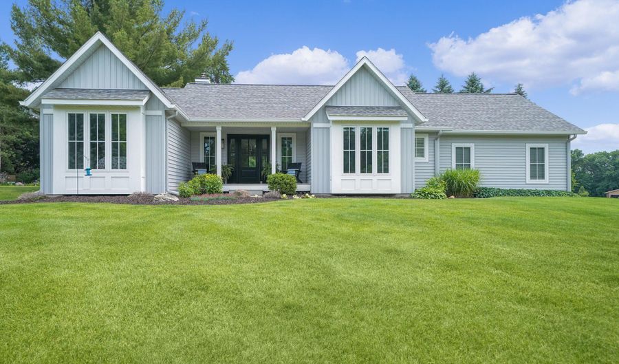 7922 Pine Edge Ct SE, Alto, MI 49302 - 3 Beds, 3 Bath