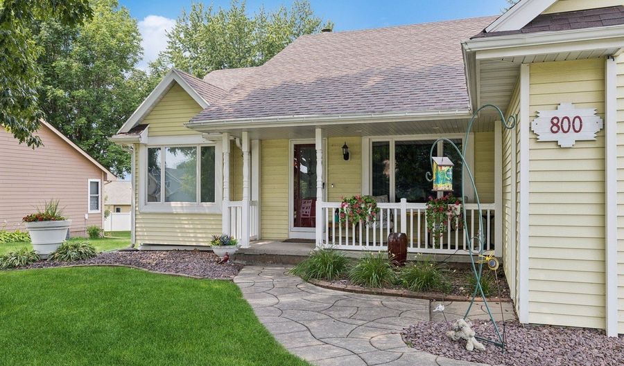 800 Scenic View Blvd, Altoona, IA 50009 - 3 Beds, 3 Bath