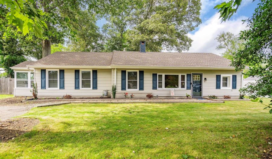 609 Main St, Bayville, NJ 08721 - 4 Beds, 2 Bath