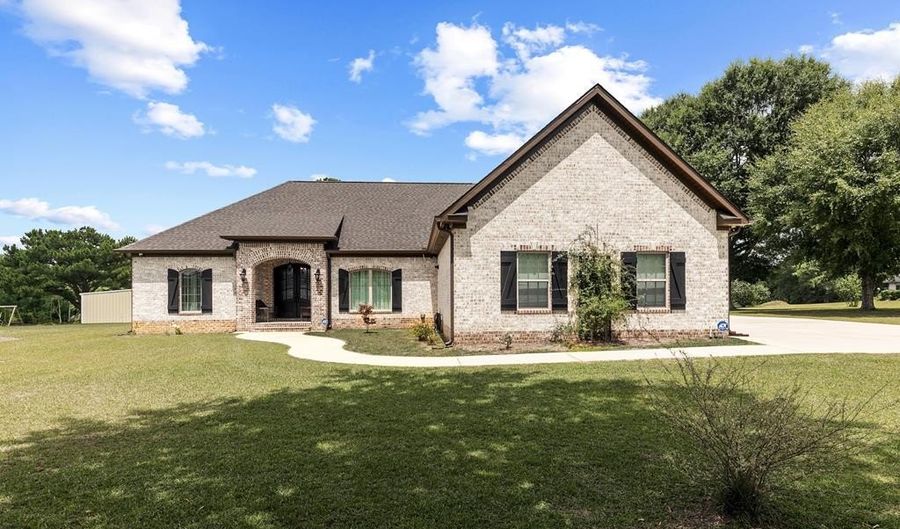 576 S County Road 33, Ashford, AL 36312 - 3 Beds, 3 Bath