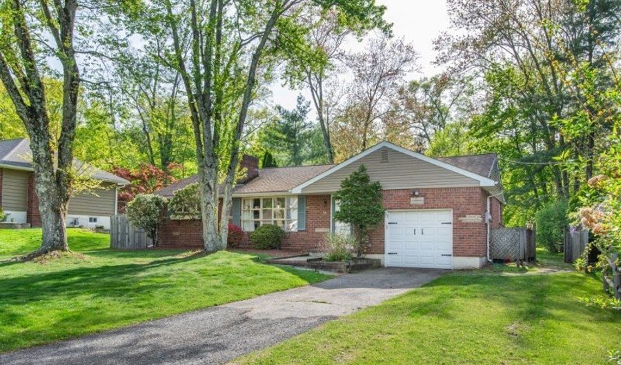 18 Hillcrest Ter, Bayonne, NJ 07035 - 2 Beds, 1 Bath