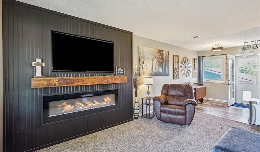 107 10th Ave SW, Altoona, IA 50009 - 3 Beds, 2 Bath