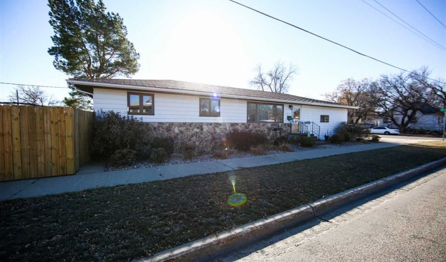 1615 5th Ave NW, Minot, ND 58703 - 5 Beds, 2 Bath
