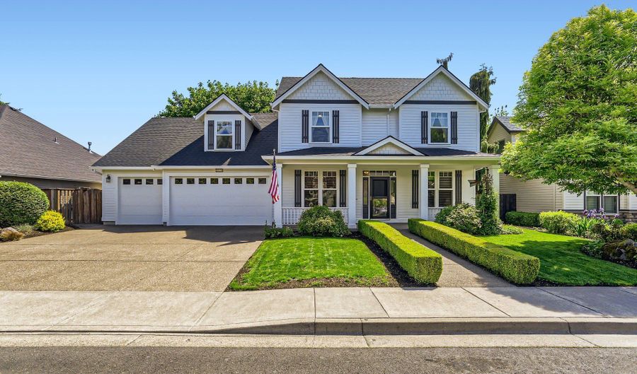 20820 YOSEMITE St, Aurora, OR 97002 - 3 Beds, 3 Bath