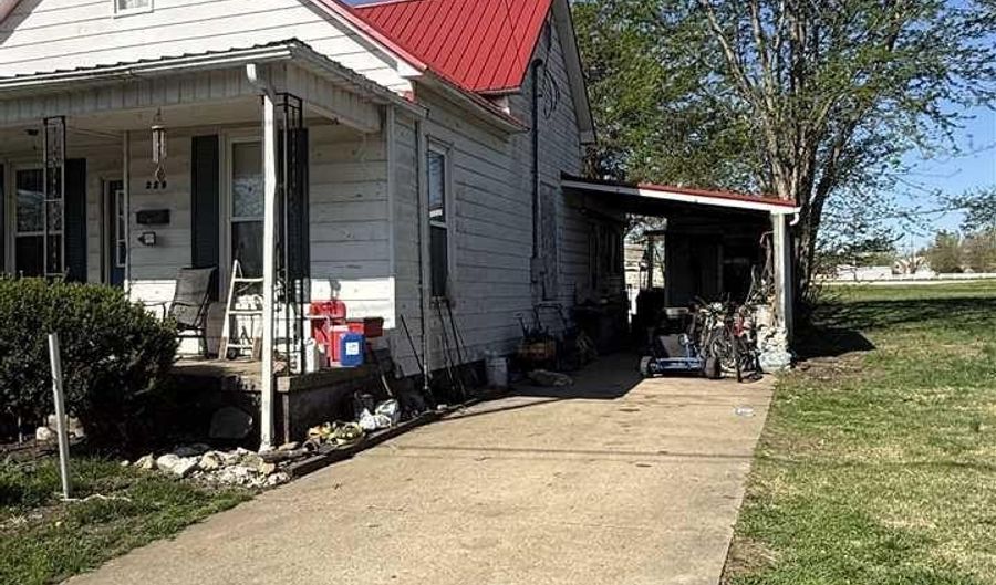 220 Illinois St, Bicknell, IN 47512 - 4 Beds, 1 Bath