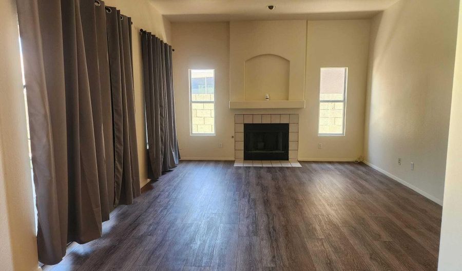 860 N MADRID Ln, Chandler, AZ 85226 - 4 Beds, 3 Bath