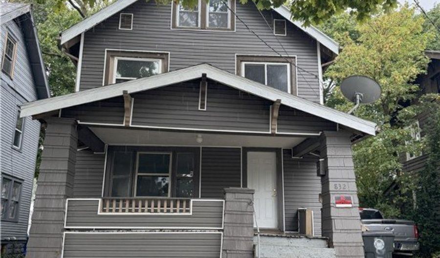 832 E Buchtel Ave, Akron, OH 44305 - 6 Beds, 2 Bath