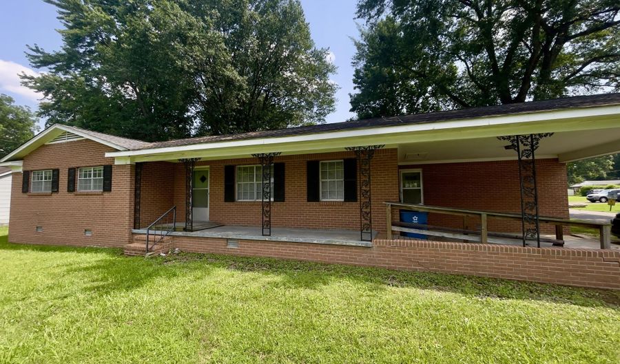 565 W Main St, Alamo, TN 38001 - 4 Beds, 2 Bath
