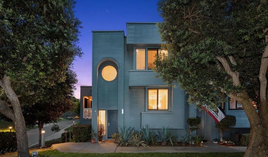 964 Intrepid Ct, Del Mar, CA 92014 - 2 Beds, 3 Bath