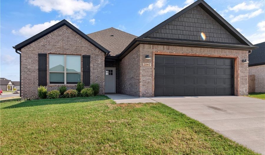 2040 MYRRH Pl, Bentonville, AR 72713 - 4 Beds, 2 Bath