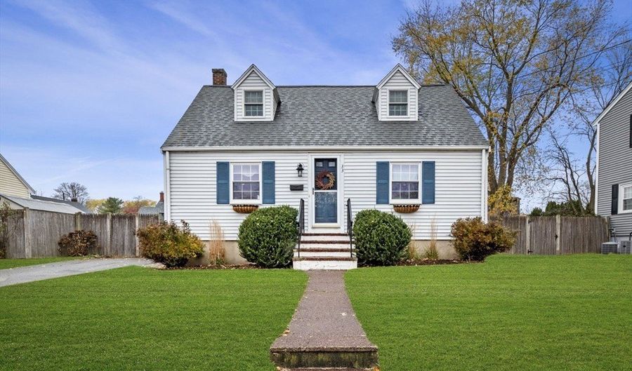 33 Jordan St, Beverly, MA 01915 - 3 Beds, 2 Bath