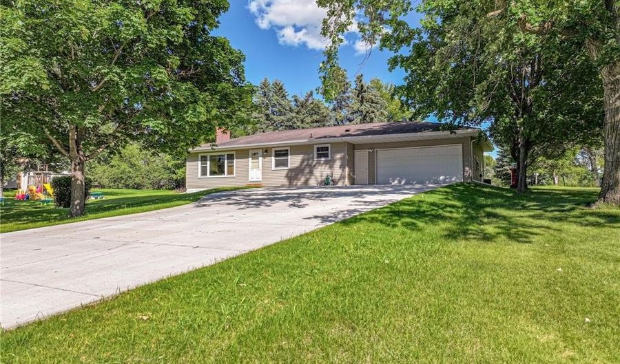 1007 Ruby St NW, Alexandria, MN 56308 - 3 Beds, 2 Bath
