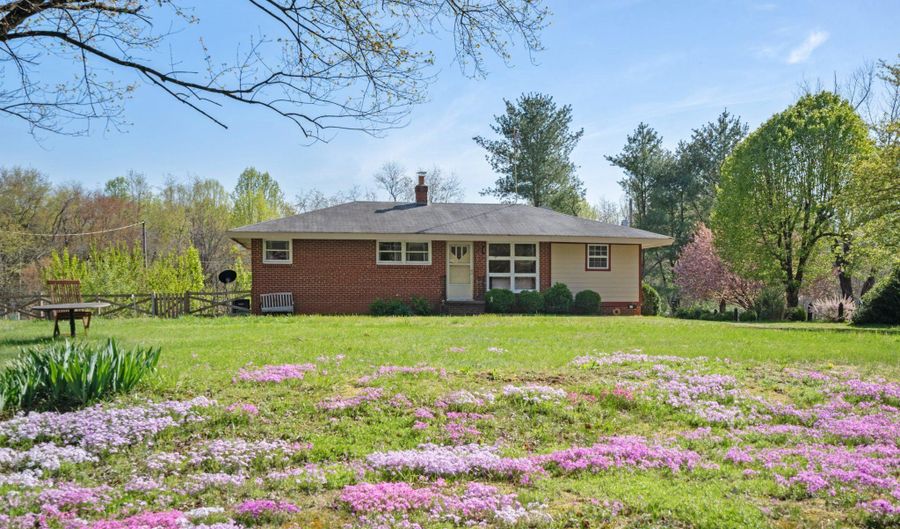 571 RICHMOND Rd, Amissville, VA 20106 - 2 Beds, 1 Bath