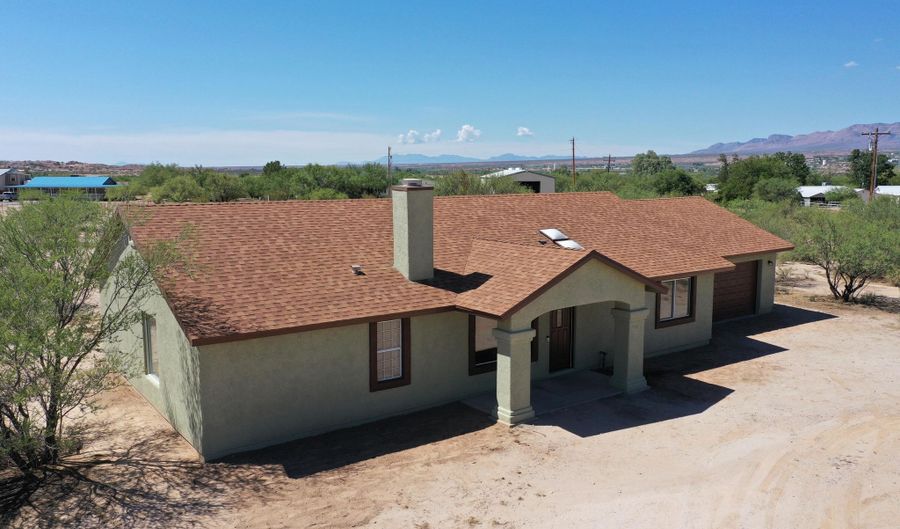 1211 E Desert Sky Ln, Benson, AZ 85602 - 3 Beds, 2 Bath