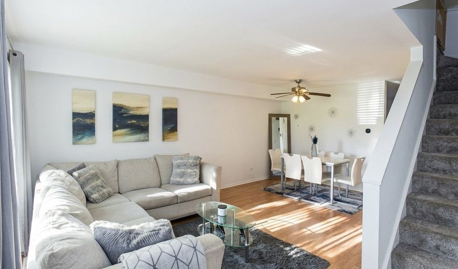 72 S Ruga Ct, Addison, IL 60101 - 3 Beds, 2 Bath