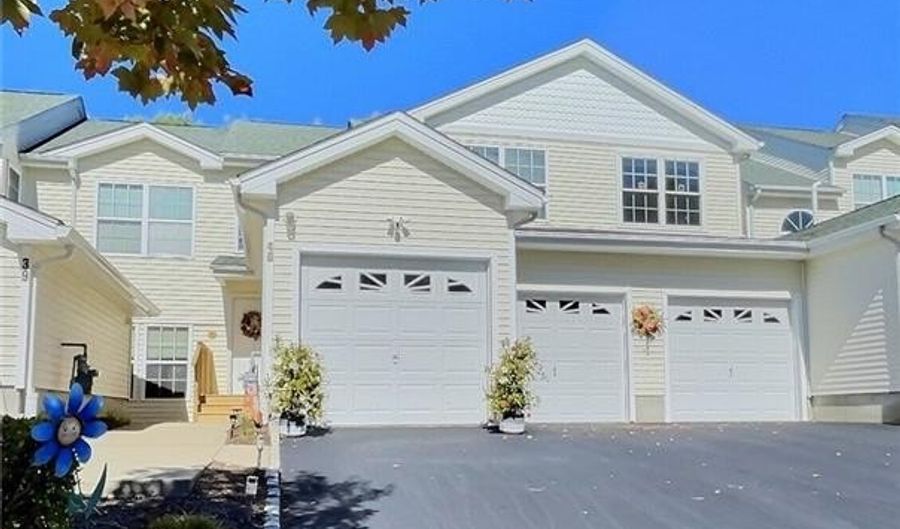 40 Alpine Way, North Smithfield, RI 02896 - 2 Beds, 3 Bath