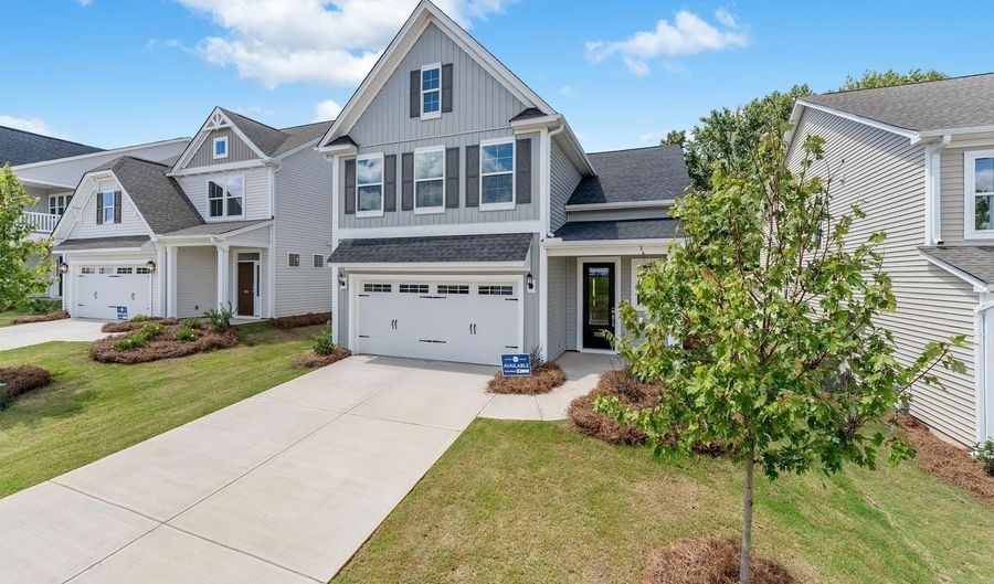 7035 New Horizons Ln, Boiling Springs, SC 29316 - 4 Beds, 3 Bath
