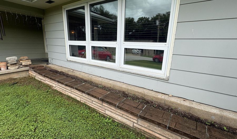 604 Norman St, Ava, MO 65608 - 4 Beds, 3 Bath