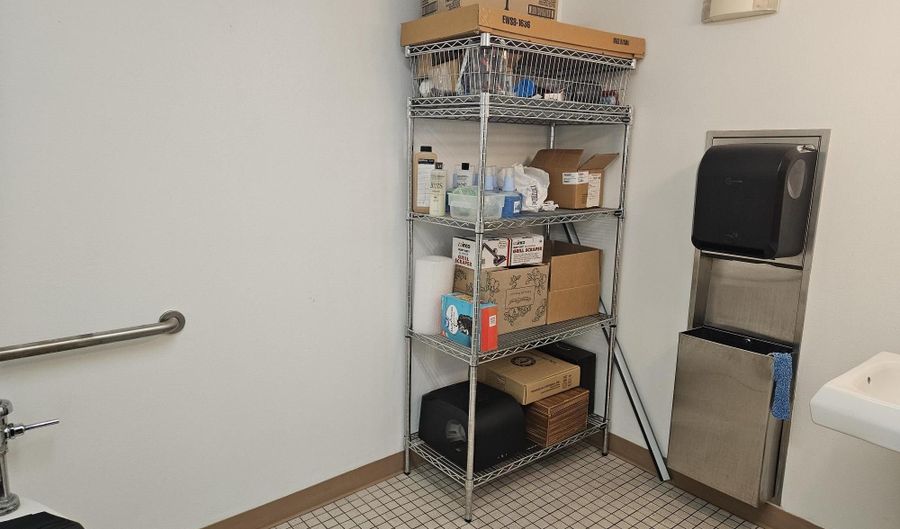 104 S Main St, Aberdeen, SD 57401 - 0 Beds, 0 Bath