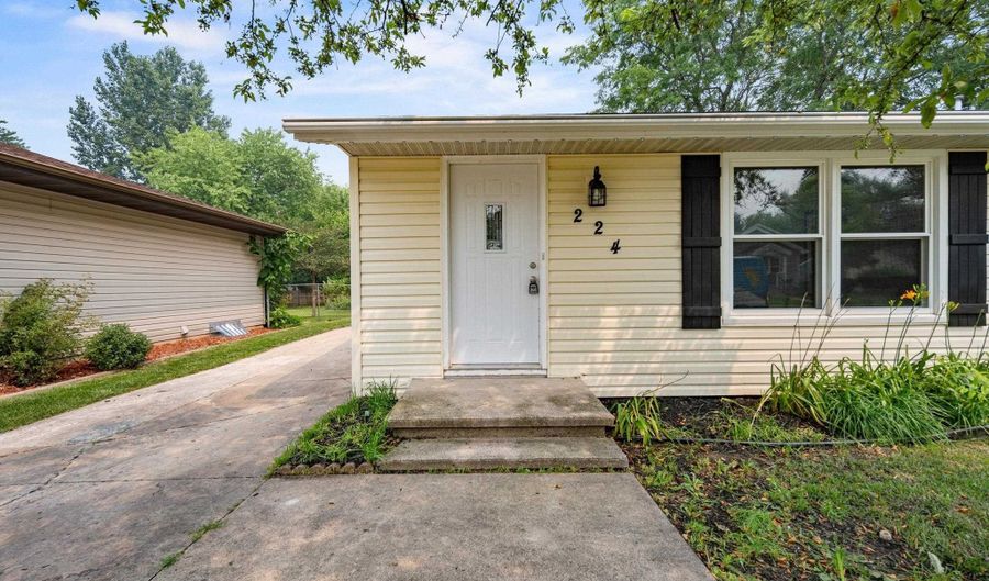 224 S TELULAH Ave, Appleton, WI 54915 - 4 Beds, 3 Bath