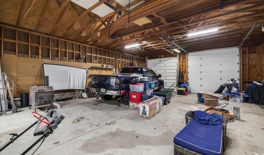 291 W Davis St, Bloomfield, IN 47424 - 3 Beds, 3 Bath