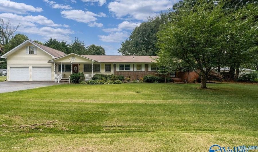 615 6th St NE, Arab, AL 35016 - 4 Beds, 3 Bath