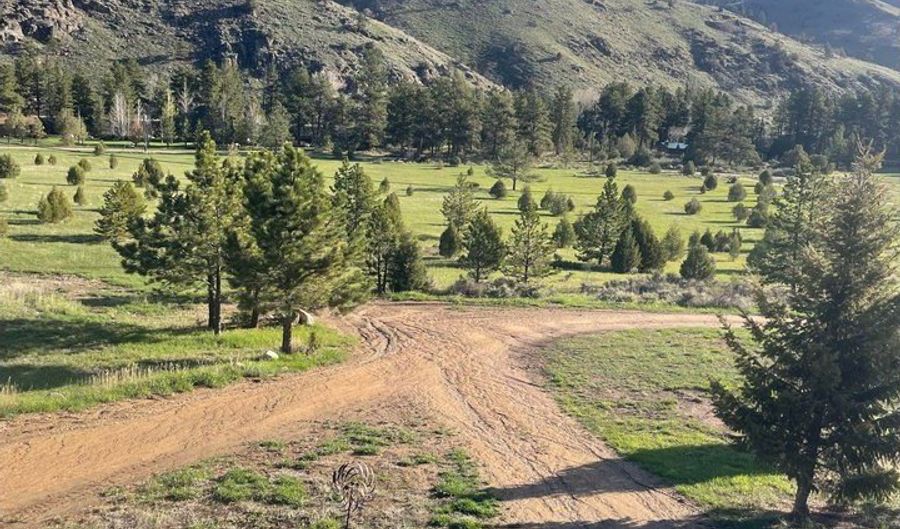 229 Rustic Rd, Bellvue, CO 80512 - 5 Beds, 3 Bath
