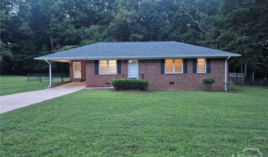155 Freeman Cir, Athens, GA 30601 - 3 Beds, 1 Bath