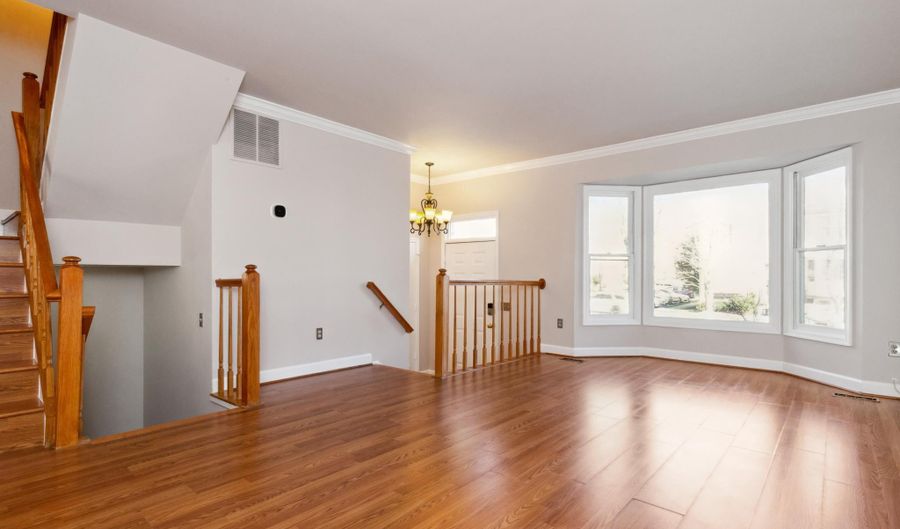 6108 JOUST Ln, Alexandria, VA 22315 - 3 Beds, 4 Bath