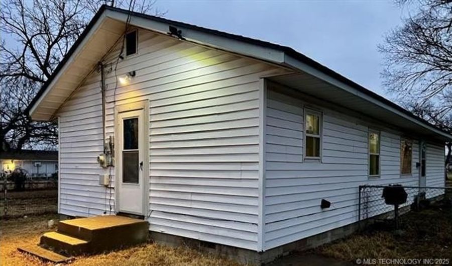 237 N Rogers Ave, Bartlesville, OK 74003 - 2 Beds, 2 Bath