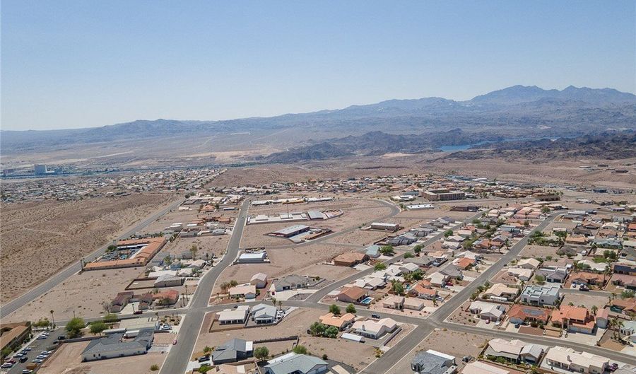 823 Warren Rd, Bullhead City, AZ 86429 - 3 Beds, 2 Bath