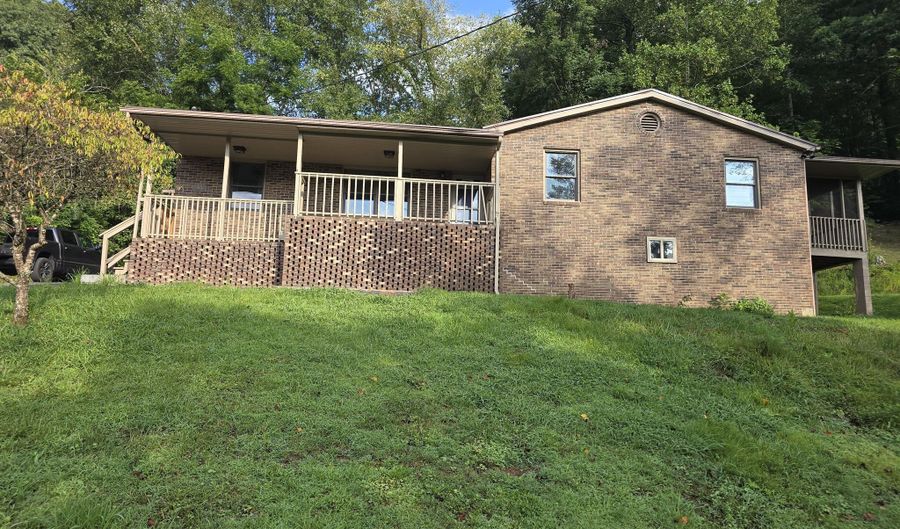 65 Kenneth Ln, Baxter, KY 40806 - 4 Beds, 2 Bath