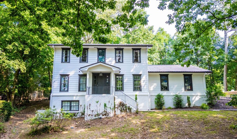 813 Lakeshore, Berkeley Lake, GA 30096 - 4 Beds, 3 Bath