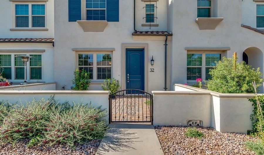 2477 W Market Pl 32, Chandler, AZ 85248 - 3 Beds, 3 Bath