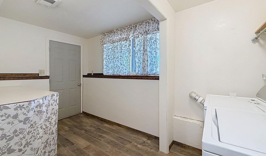 707 Circle Dr, Buffalo, WY 82834 - 5 Beds, 2 Bath