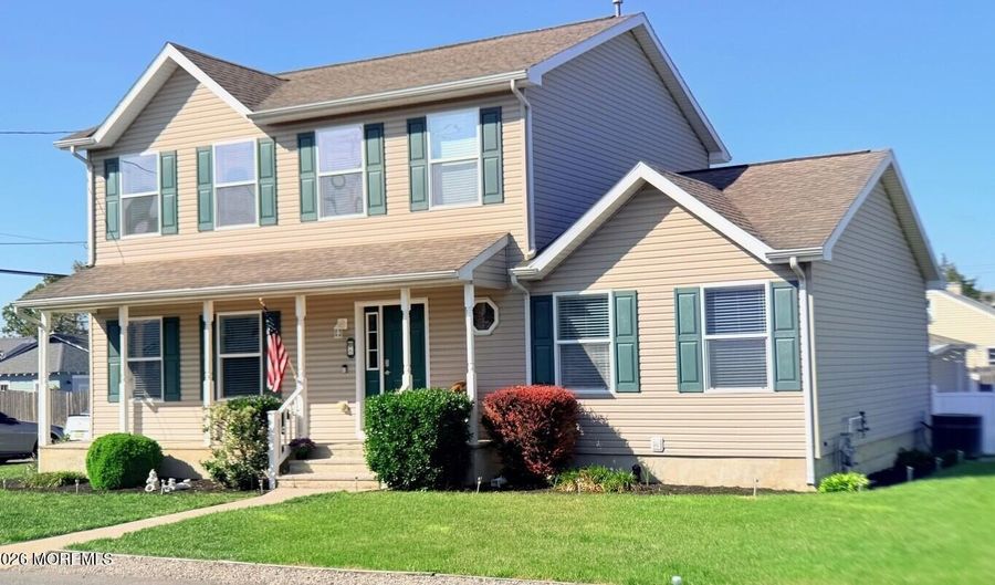 6 Spring St, Beachwood, NJ 08722 - 3 Beds, 3 Bath