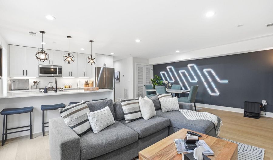 616 QUEBEC Pl NW 1, Washington, DC 20010 - 2 Beds, 2 Bath