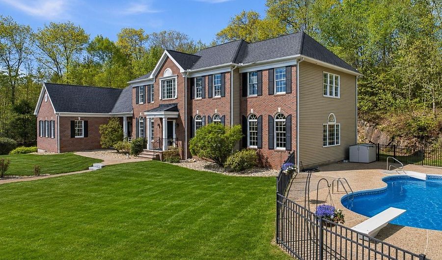 25 Ellison Dr, Bedford, NH 03110 - 5 Beds, 6 Bath