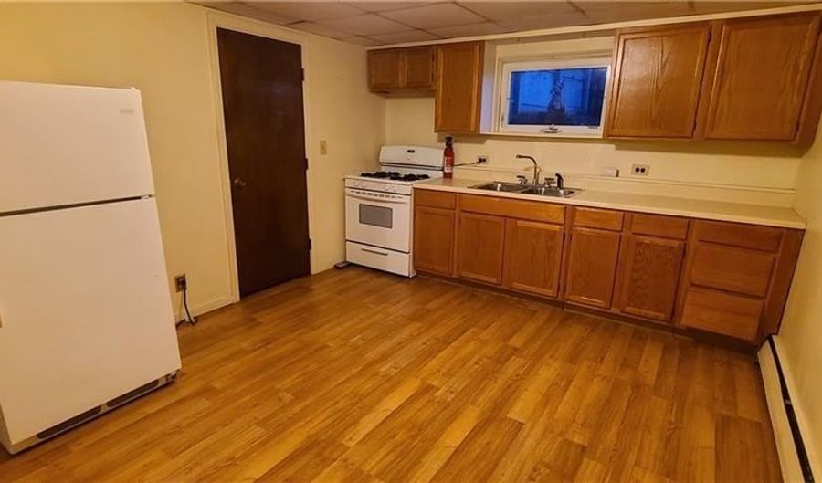 78 Edgewater Dr, Blackstone, MA 01504 - 1 Beds, 1 Bath