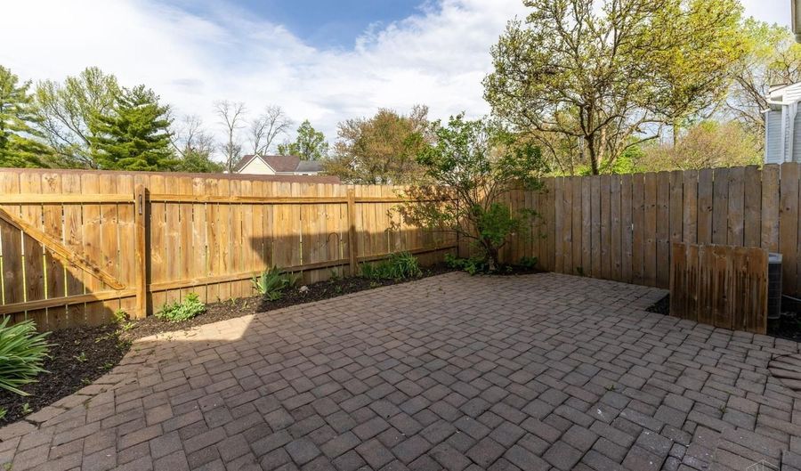 7383 Woodcroft Dr, Anderson Twp., OH 45230 - 3 Beds, 3 Bath