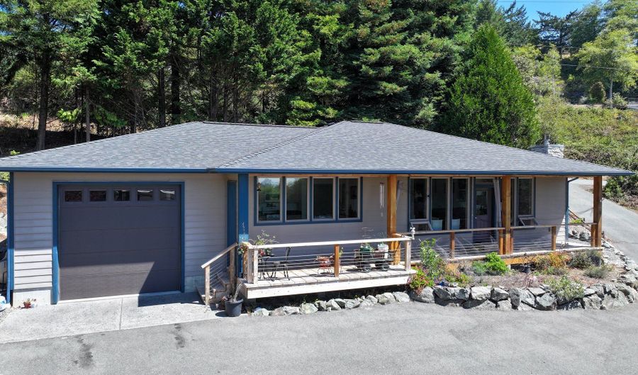 929 OLD COUNTY Rd, Brookings, OR 97415 - 3 Beds, 2 Bath