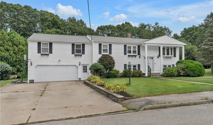 15 Driftwood Dr, Coventry, RI 02816 - 3 Beds, 2 Bath