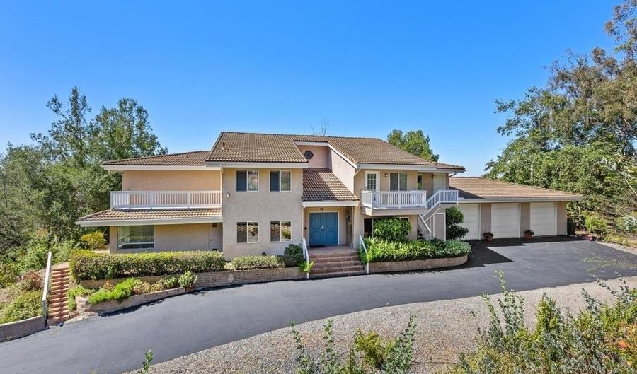 40461 Rock Mountain Dr, Fallbrook, CA 92028 - 5 Beds, 7 Bath