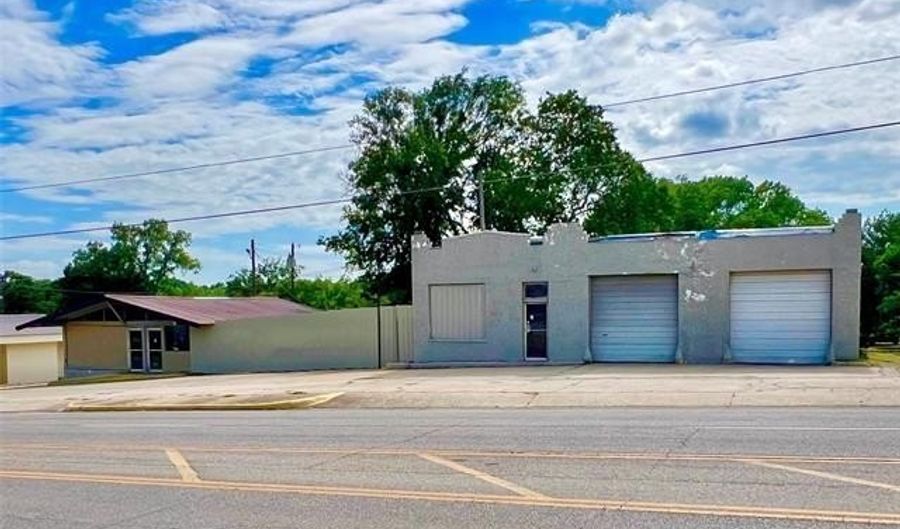 701 S Mississippi Ave, Ada, OK 74820 - 0 Beds, 0 Bath