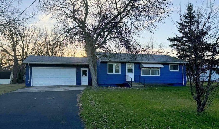 610 S Main St, Badger, MN 56714 - 3 Beds, 1 Bath