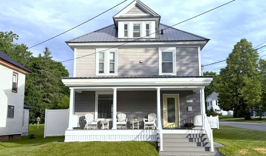 231 Third St, Bangor, ME 04401 - 3 Beds, 2 Bath